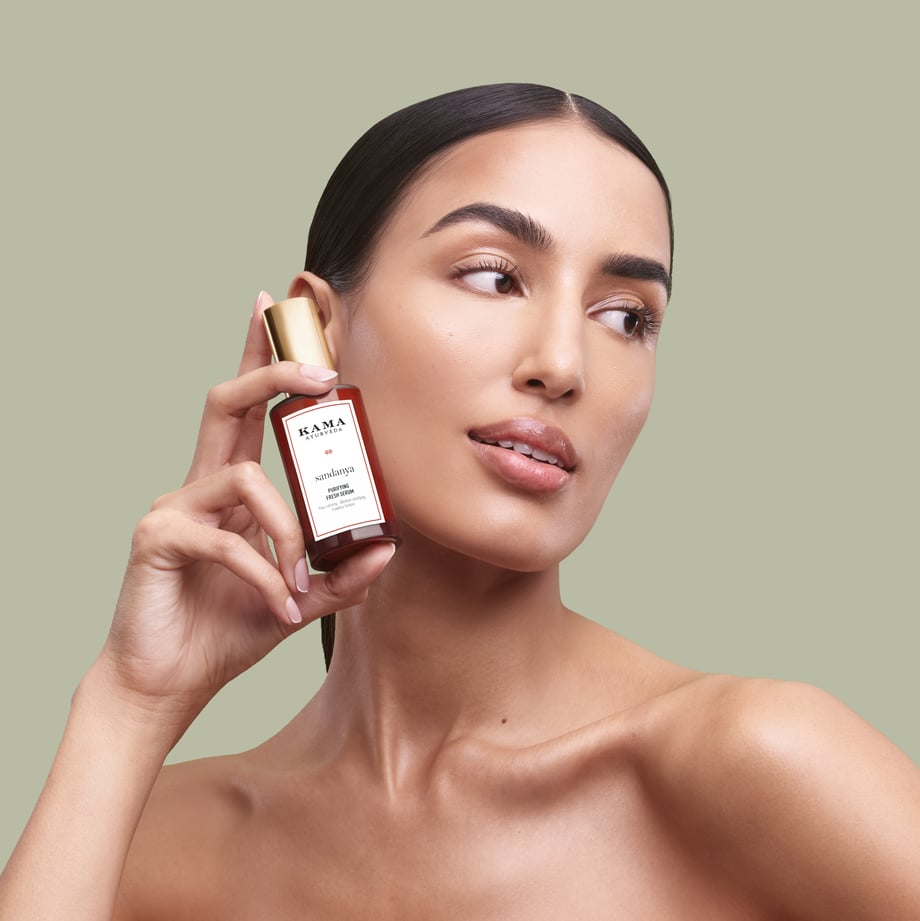 sandanya serum model.jpg